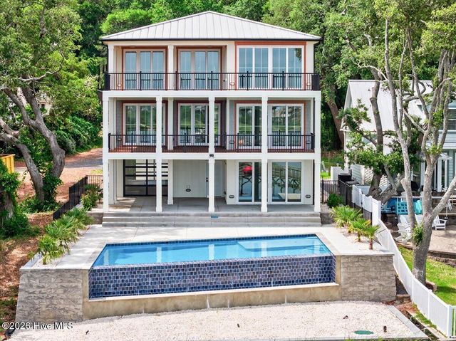 1711 Hemingway Drive SW, Ocean Isle Beach, NC 28469