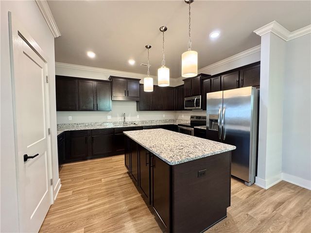 700 NE Heights Lane, Bentonville, AR 72712