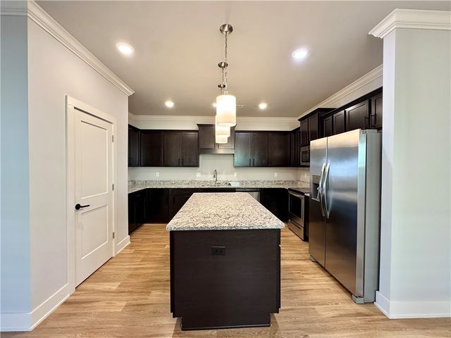 700 NE Heights Lane, Bentonville, AR 72712