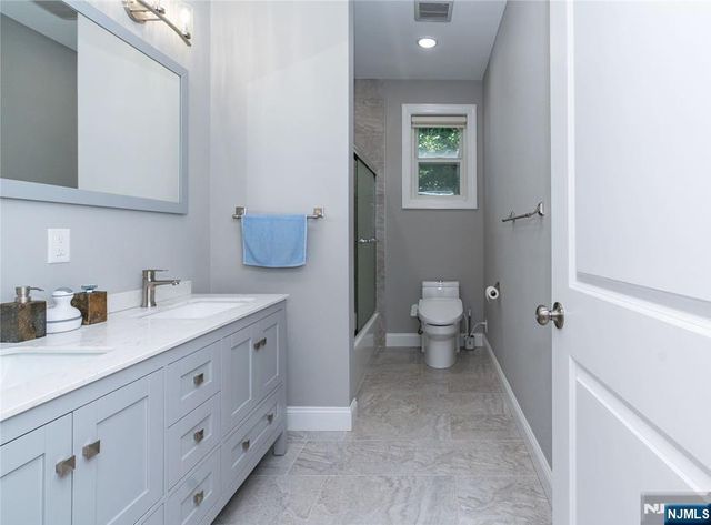 12 Lakeview Avenue, Rochelle Park, NJ 07662