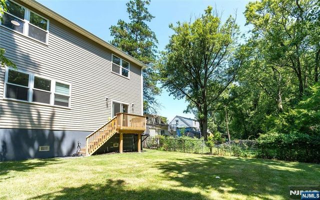 12 Lakeview Avenue, Rochelle Park, NJ 07662