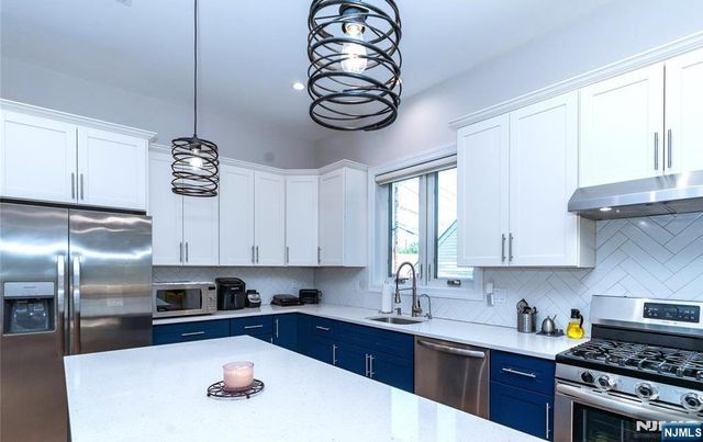 12 Lakeview Avenue, Rochelle Park, NJ 07662