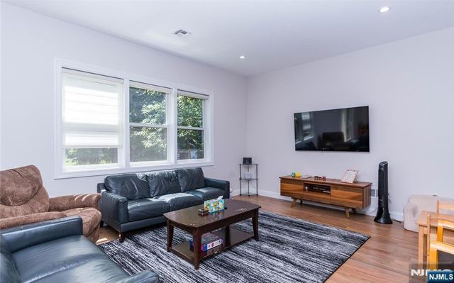 12 Lakeview Avenue, Rochelle Park, NJ 07662