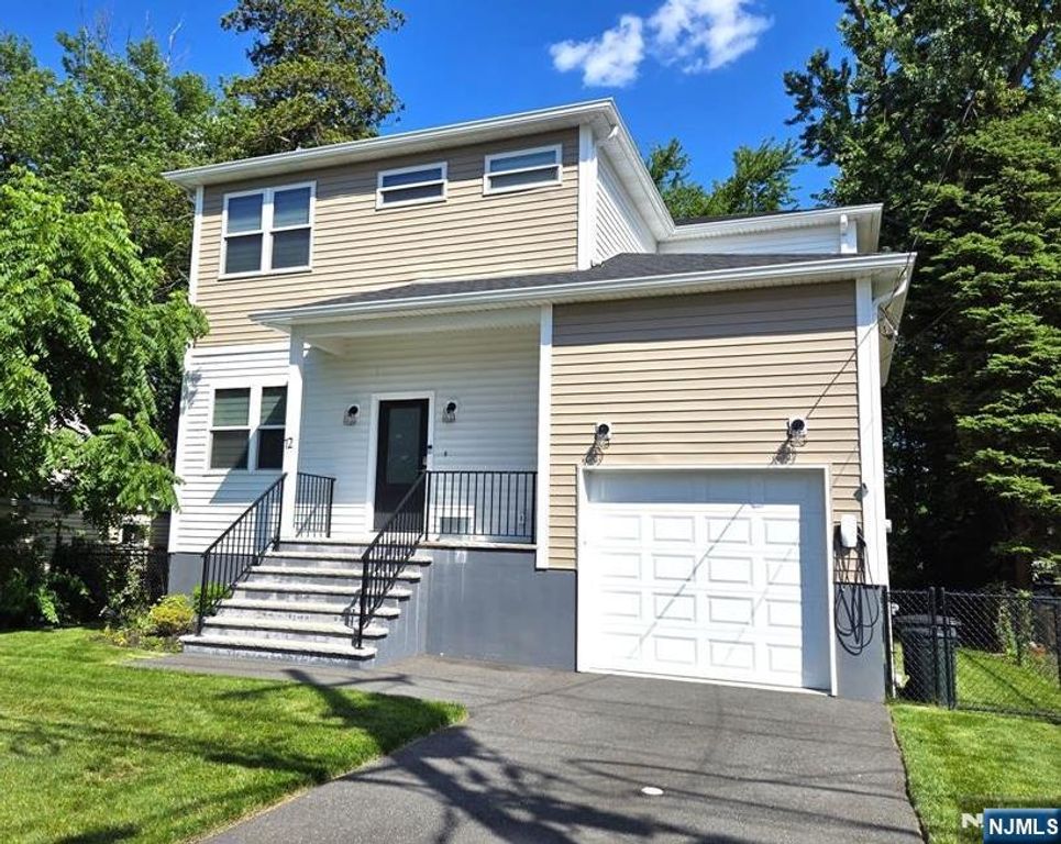 12 Lakeview Avenue, Rochelle Park, NJ 07662