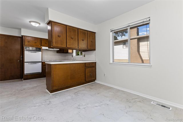 29540 SHARON Lane, Southfield, MI 48076