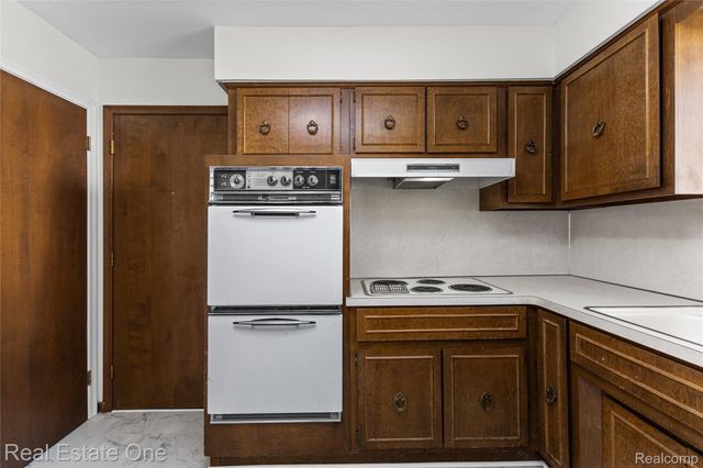 29540 SHARON Lane, Southfield, MI 48076