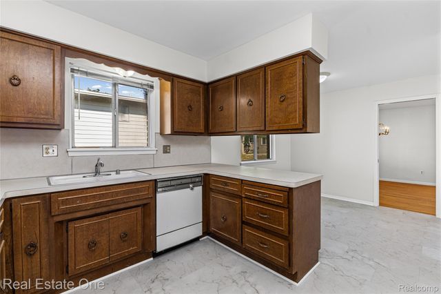 29540 SHARON Lane, Southfield, MI 48076