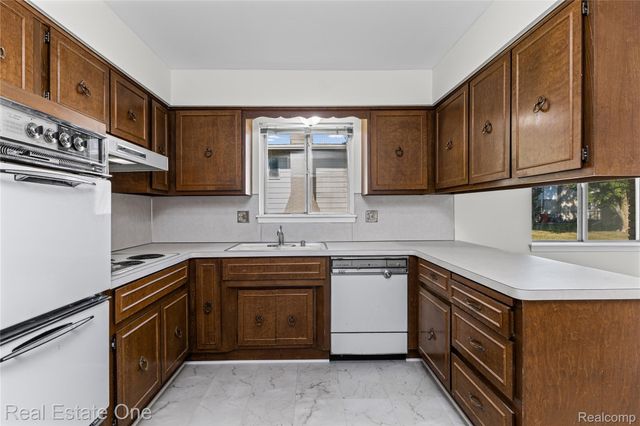 29540 SHARON Lane, Southfield, MI 48076