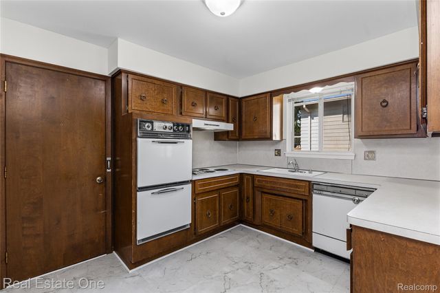 29540 SHARON Lane, Southfield, MI 48076