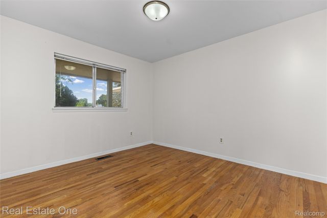 29540 SHARON Lane, Southfield, MI 48076