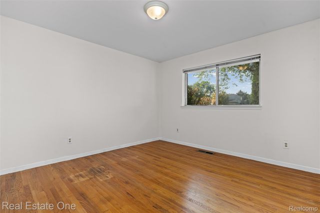 29540 SHARON Lane, Southfield, MI 48076