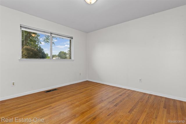 29540 SHARON Lane, Southfield, MI 48076