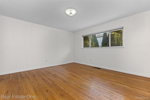 29540 SHARON Lane, Southfield, MI 48076