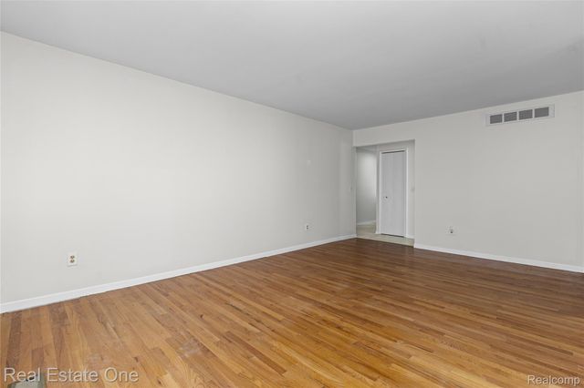29540 SHARON Lane, Southfield, MI 48076
