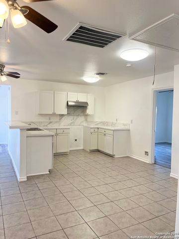 2201 Cantrell, Jourdanton, TX 78026