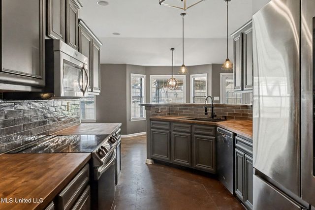 124 E Pebble Creek Cove, Hernando, MS 38632