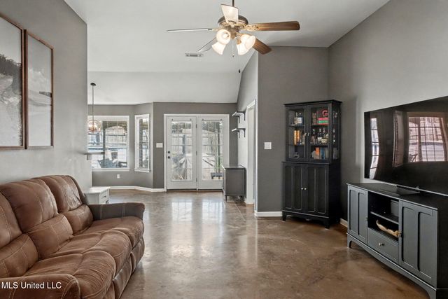 124 E Pebble Creek Cove, Hernando, MS 38632