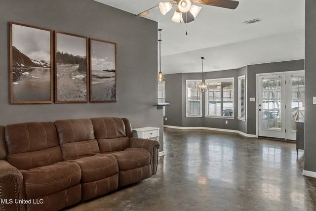 124 E Pebble Creek Cove, Hernando, MS 38632