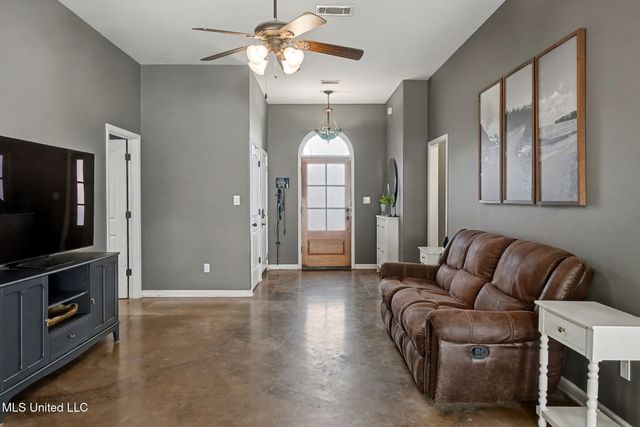 124 E Pebble Creek Cove, Hernando, MS 38632