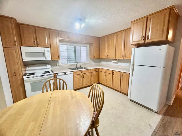 2812 OAK AVE, Rapid City, SD 57701