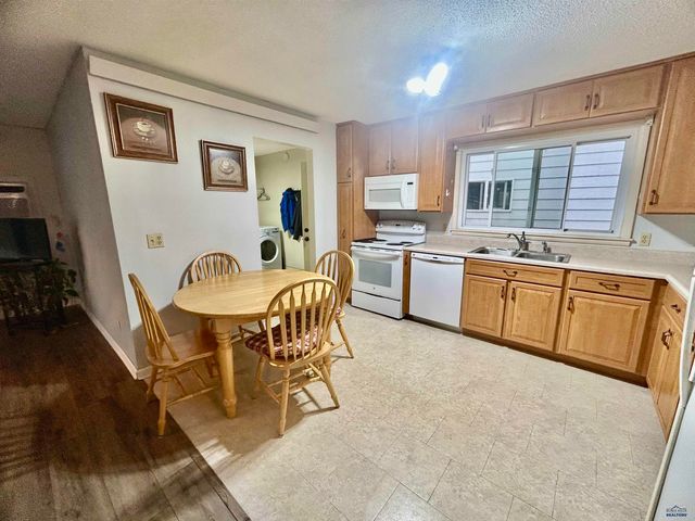 2812 OAK AVE, Rapid City, SD 57701