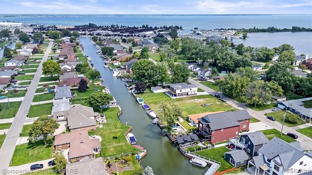 41245 Belvidere Street, Harrison Twp, MI 48045