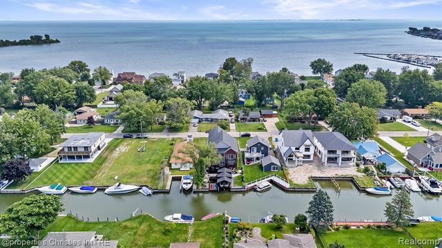 41245 Belvidere Street, Harrison Twp, MI 48045