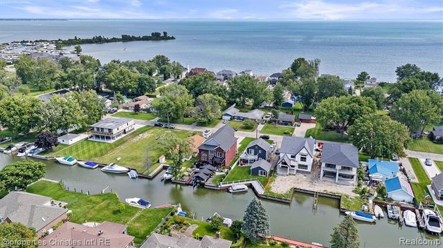41245 Belvidere Street, Harrison Twp, MI 48045