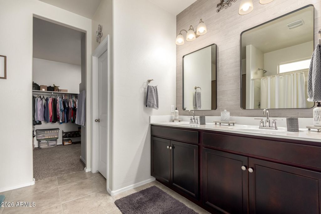 Image 16 of property listing at 1015 W DESCANSO CANYON Drive, Casa Grande, AZ 85122