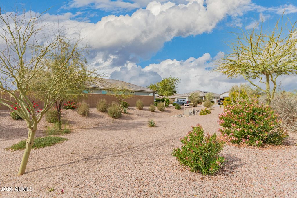 Image 36 of property listing at 1015 W DESCANSO CANYON Drive, Casa Grande, AZ 85122