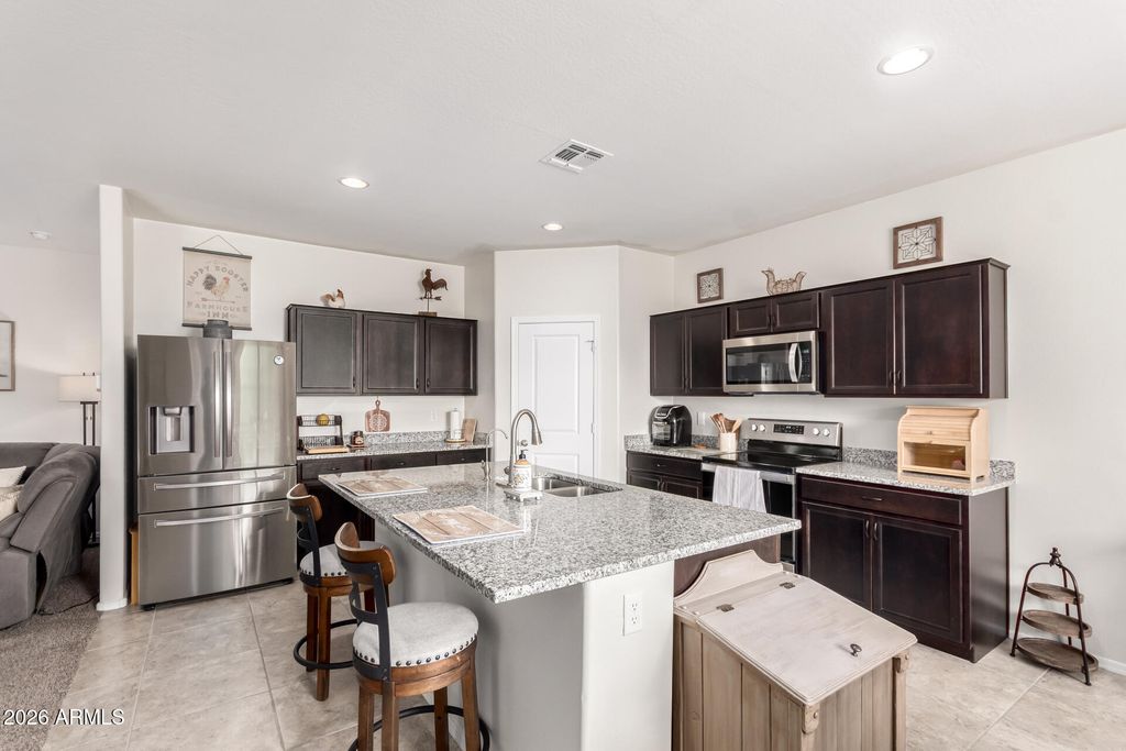 Image 9 of property listing at 1015 W DESCANSO CANYON Drive, Casa Grande, AZ 85122