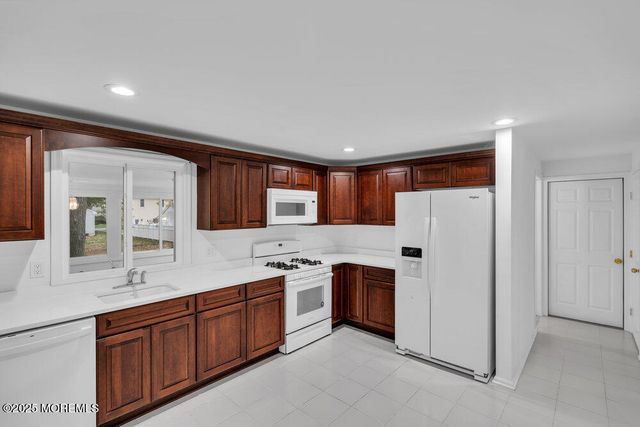 66 Claremont Avenue, Colonia, NJ 07067