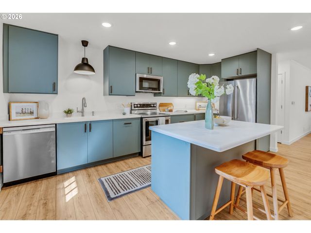 4537 N KERBY Ave, Portland, OR 97217