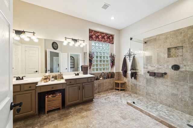 167 E Northcastle Circle, Conroe, TX 77384