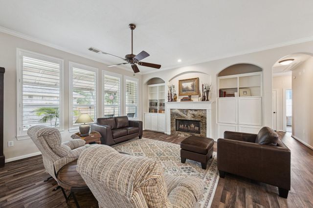 167 E Northcastle Circle, Conroe, TX 77384