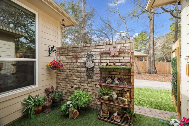 167 E Northcastle Circle, Conroe, TX 77384