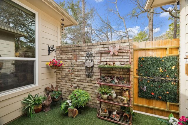 167 E Northcastle Circle, Conroe, TX 77384