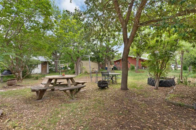 607 Gilmore ST, Taylor, TX 76574