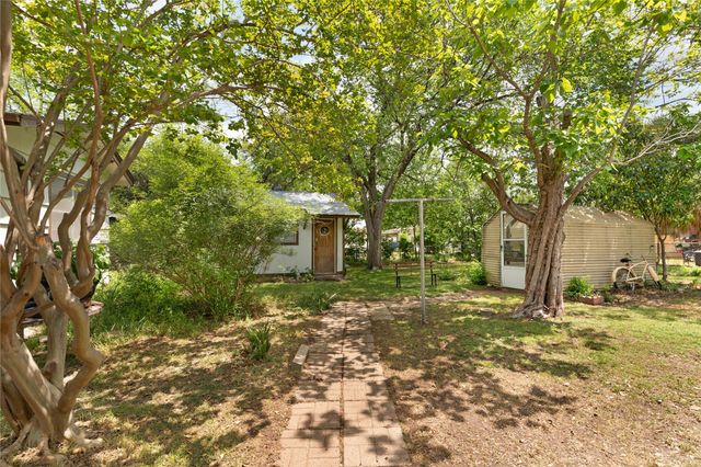 607 Gilmore ST, Taylor, TX 76574