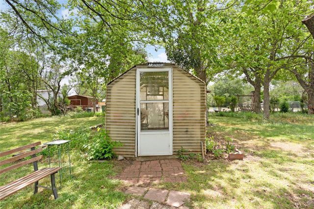 607 Gilmore ST, Taylor, TX 76574