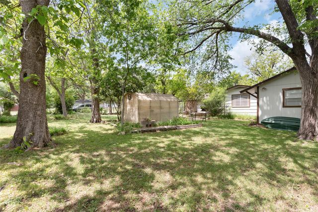 607 Gilmore ST, Taylor, TX 76574