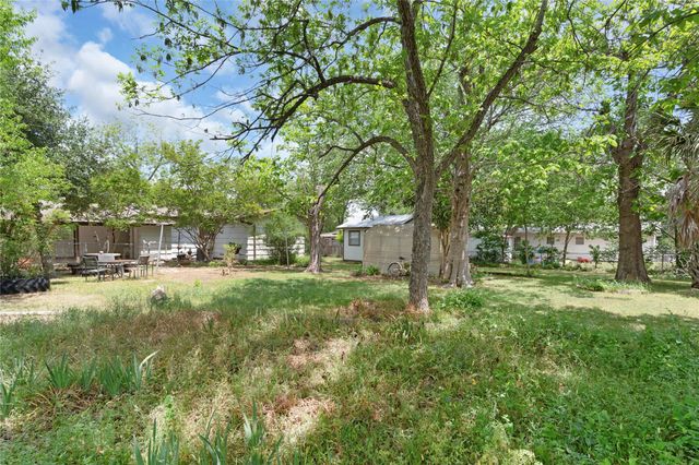 607 Gilmore ST, Taylor, TX 76574