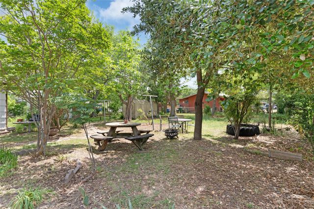 607 Gilmore ST, Taylor, TX 76574