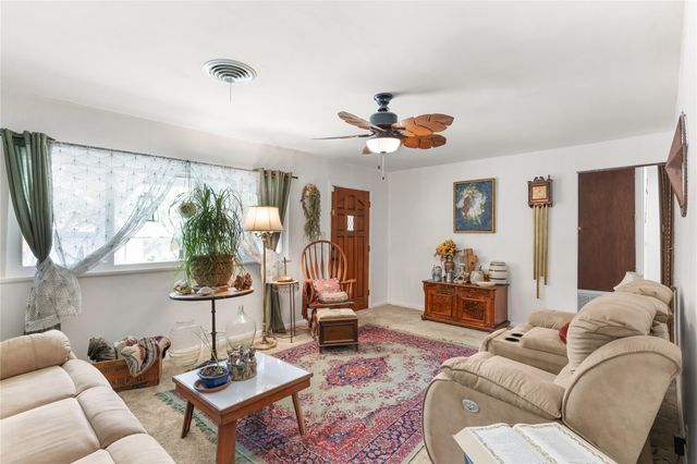 607 Gilmore ST, Taylor, TX 76574