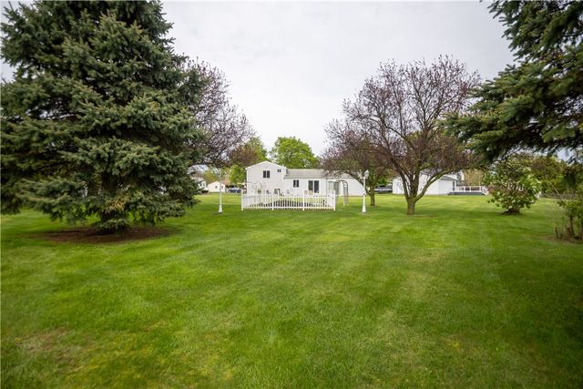 18 Kencrest Circle, Gates, NY 14606