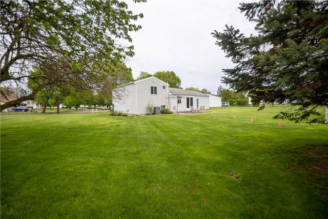 18 Kencrest Circle, Gates, NY 14606