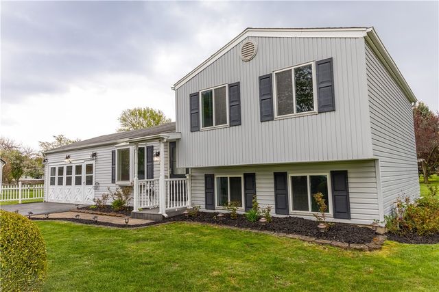 18 Kencrest Circle, Gates, NY 14606