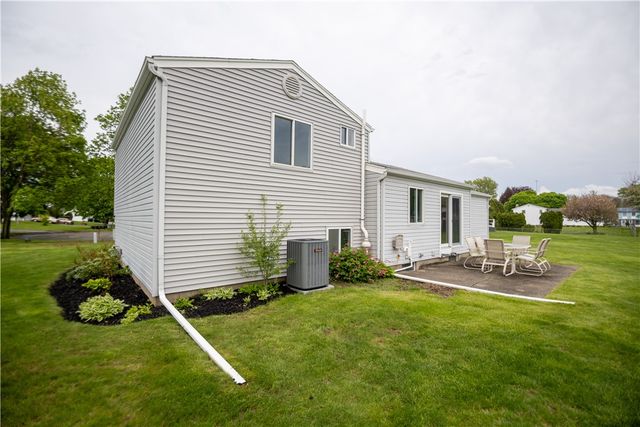 18 Kencrest Circle, Gates, NY 14606