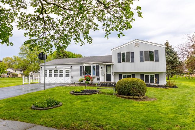 18 Kencrest Circle, Gates, NY 14606