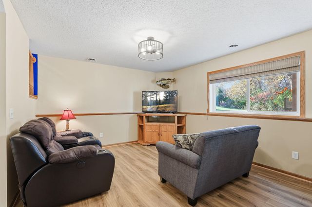 2794 Century Circle, Chanhassen, MN 55317